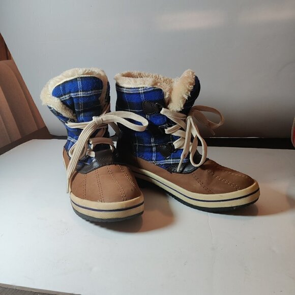 Snow Boots Womens Sz 7, Fleece Lining with Plaid Fabric padded. Waterproof Soles - Picture 1 of 7